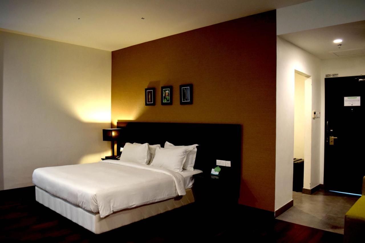 ลาเซนด้า โฮเต็ล Hotel ลาบวน ภายนอก รูปภาพ