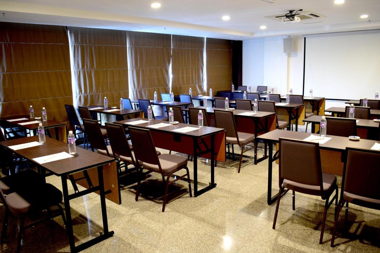 ลาเซนด้า โฮเต็ล Hotel ลาบวน ภายนอก รูปภาพ
